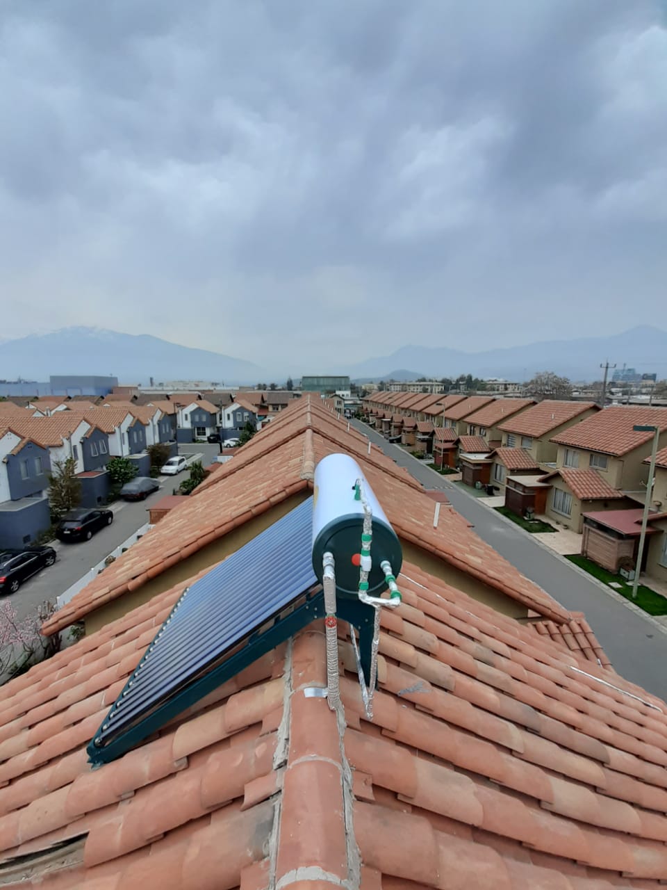 Termo presurizado con serpentin instalado en puente alto